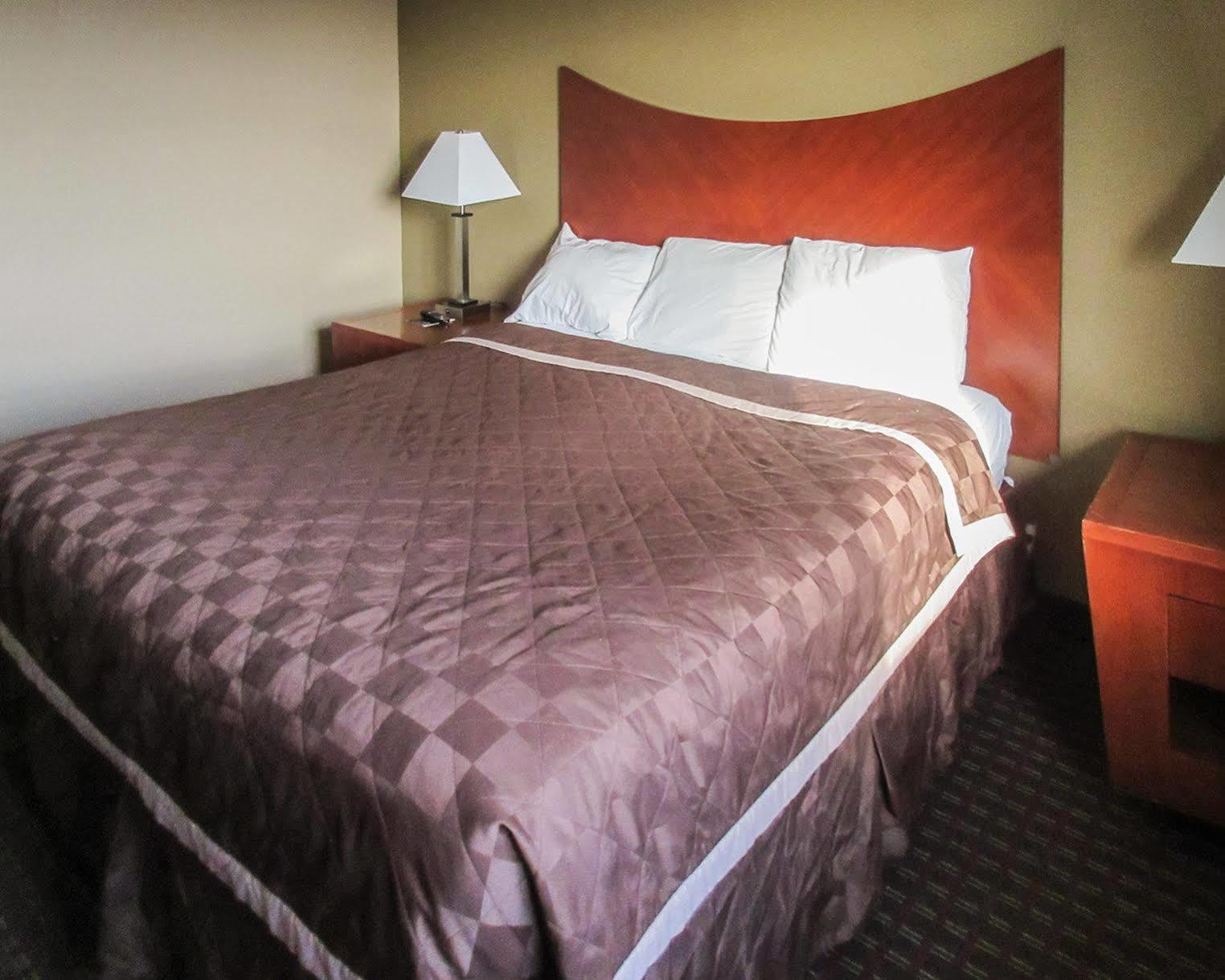 Dakota Pines Inn Rapid City Extérieur photo